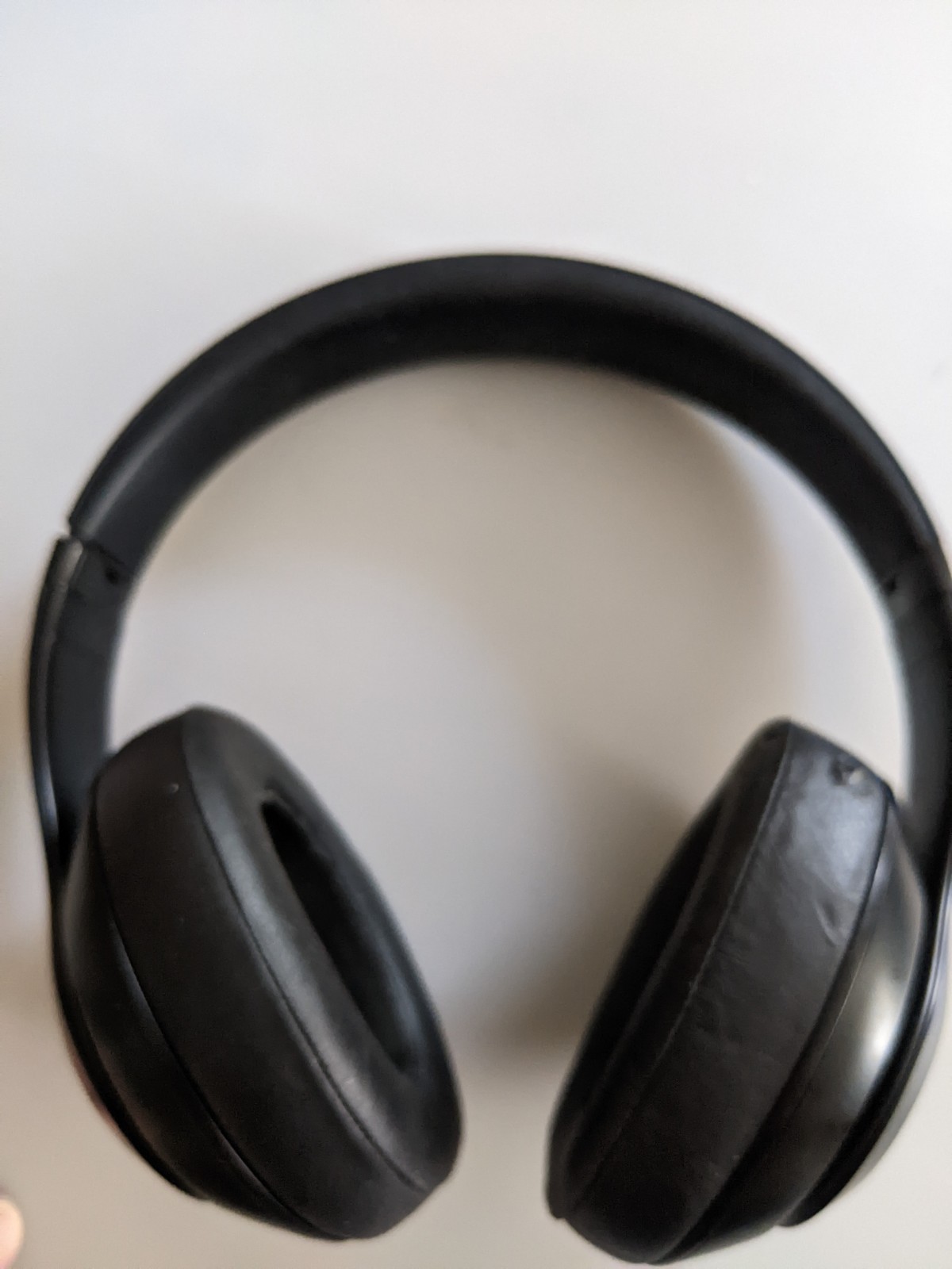 Beats Studio3 Over the Ear Wireless Headphones – Black. Please read description.