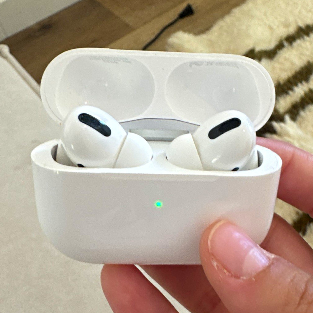 Apple AirPods Pro True Wireless Bluetooth In-Ear Earbuds w/Case White