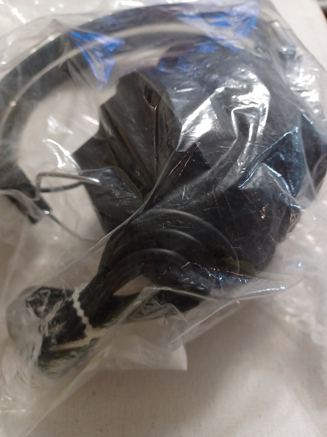 NEW BENTLEY OVER EAR STEREO HEADPHONES Large Ear Cup Vintage With Open Box NOS