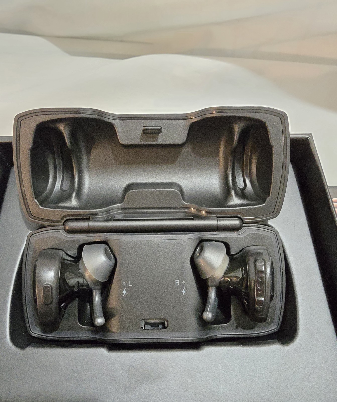 Bose SoundSport Free In Ear Wireless Headphones – Black- Open Box- Free Shipping