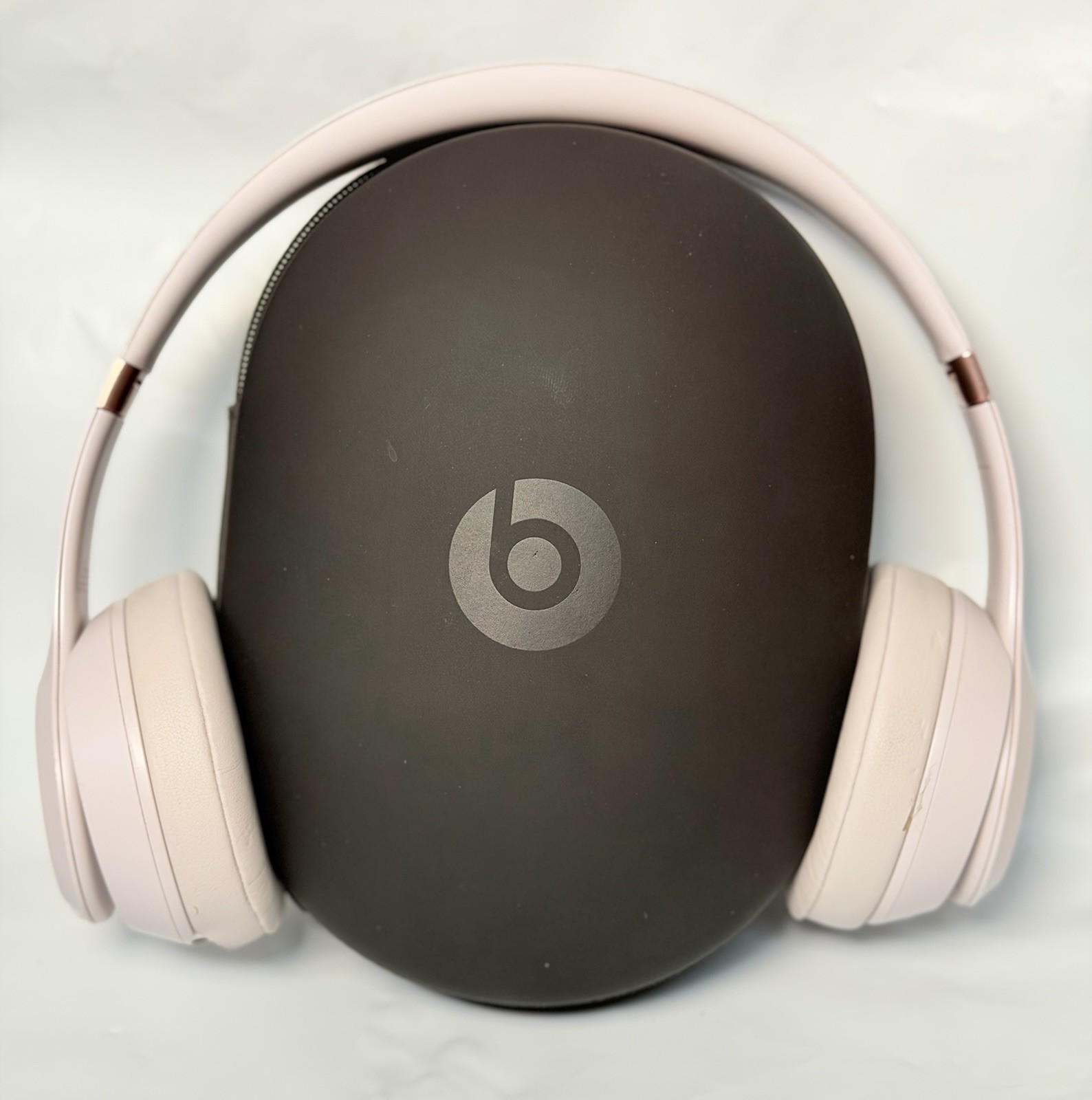 Beats Solo 4 Wireless Cloud Pink Rose Gold Headphones by Dr. Dre Storage Case