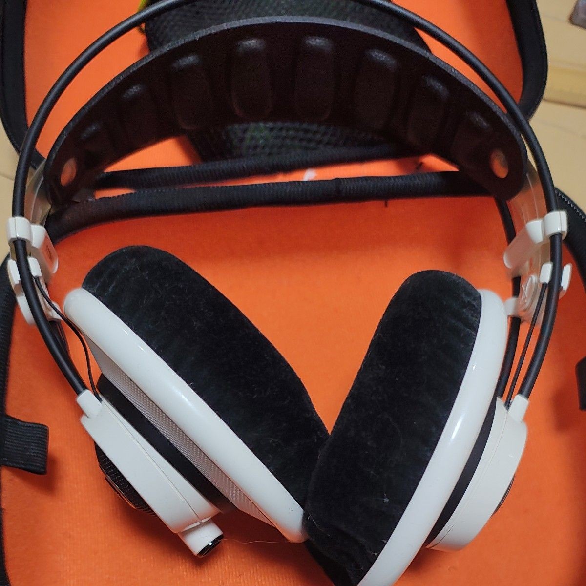 AKG K702 Black White Headphones Open Back Case Used