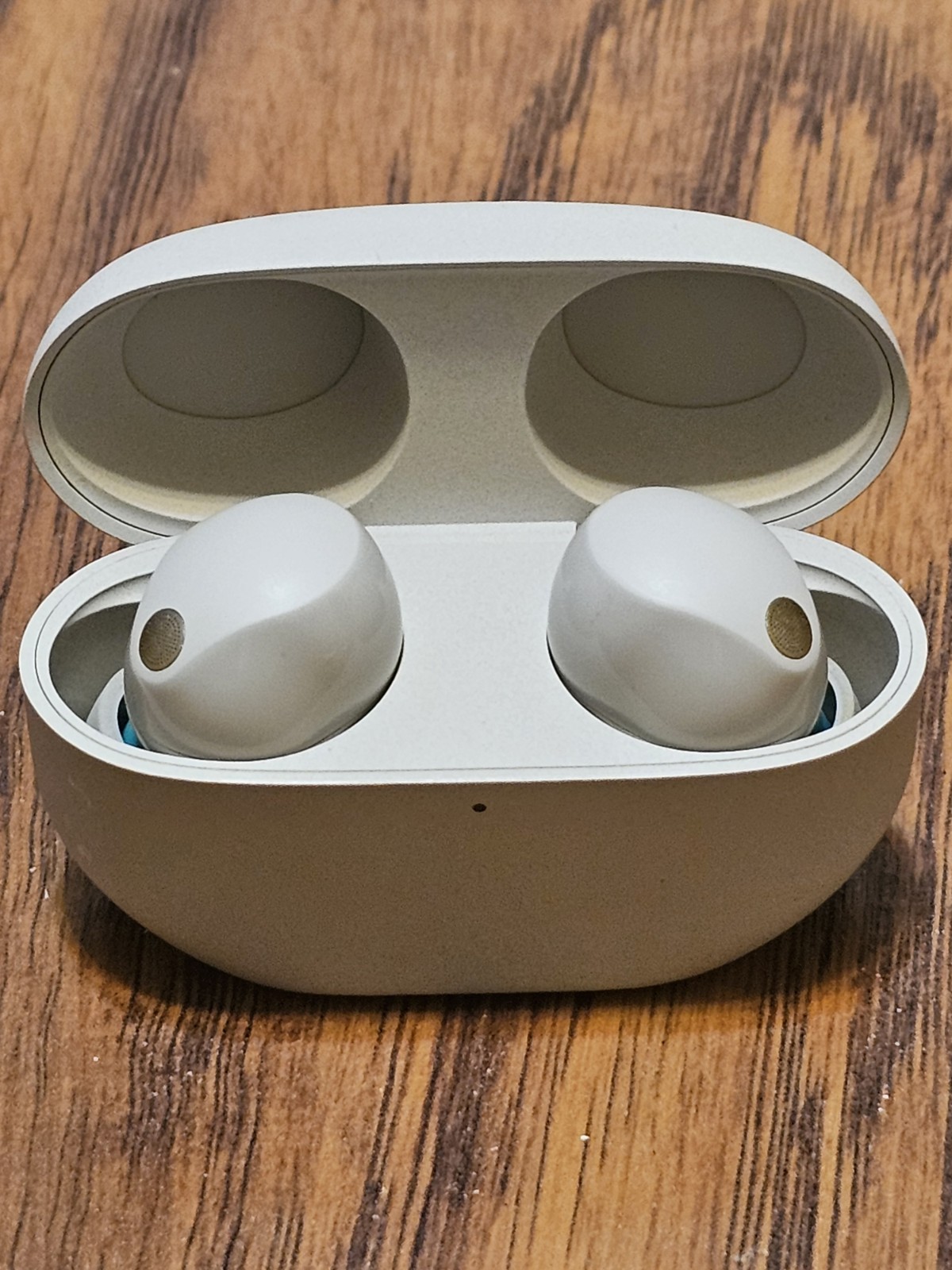 SONY WF1000XM5 noise cancelling earbuds in good condition for sale.