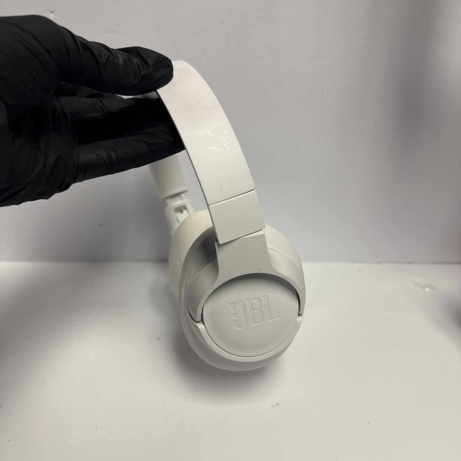 JBL Tune 720BT Bluetooth Wireless Headphones In White VERY STATIC ⚠️⚠️