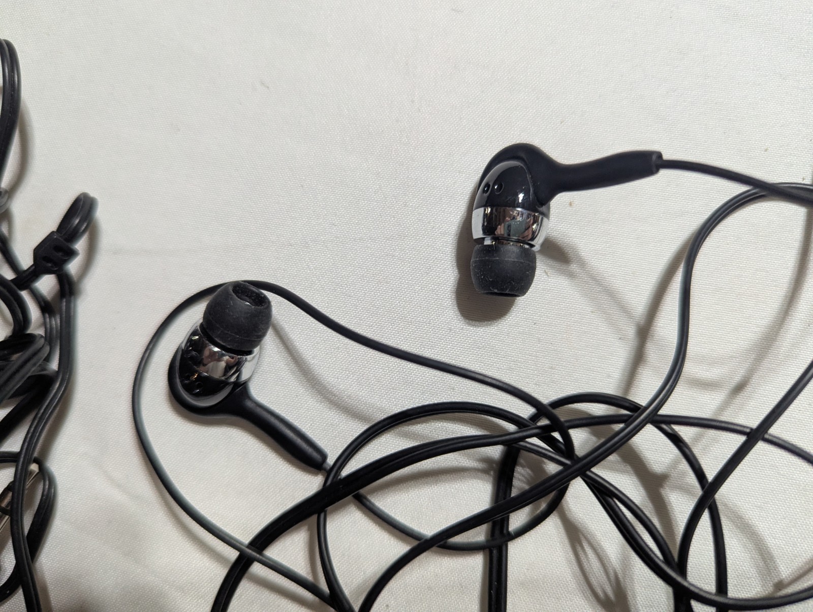 Bundle of 5 in ear earbuds headphones for Travel and Backup Free Shipping!!!