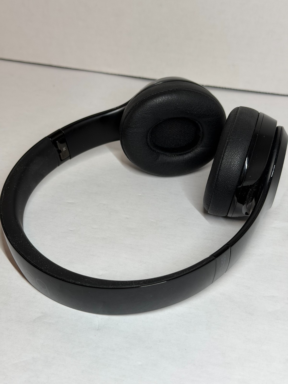 Beats by Dr. Dre Solo3 Over the Ear Headphone – Gloss Black (A1796) B8