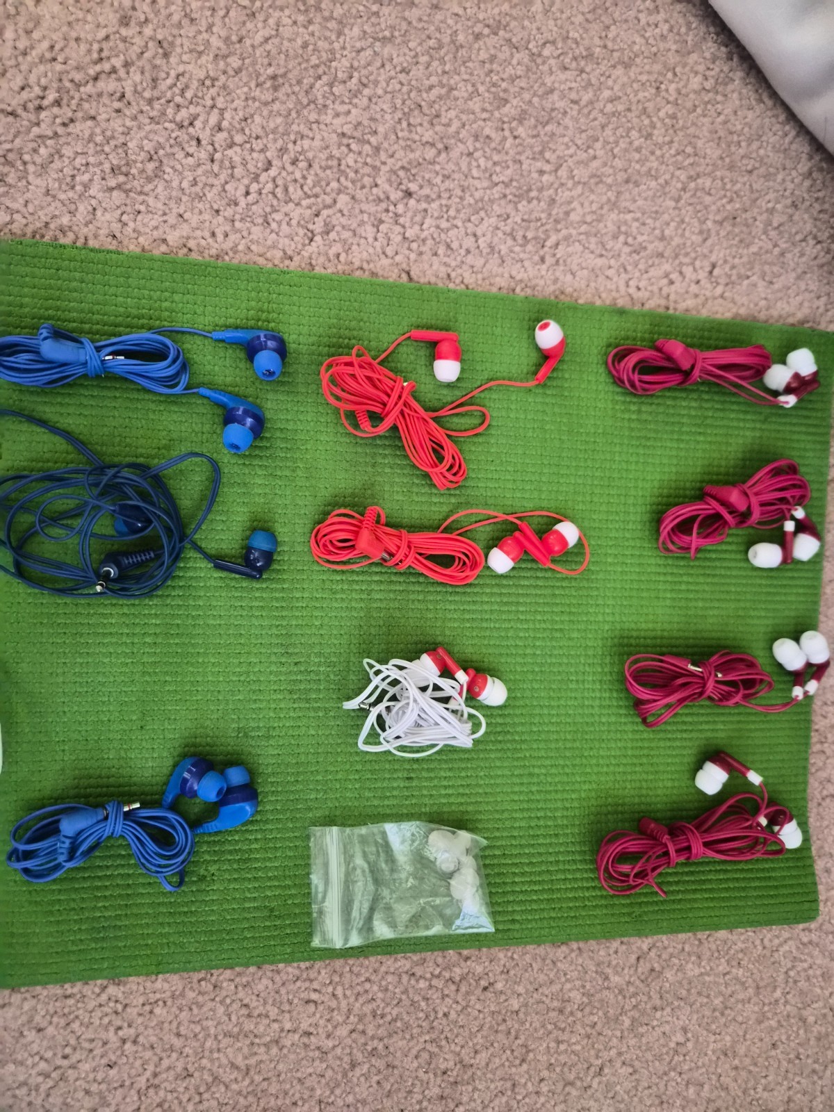 Lot of 20 pcs Wired Earphones Earbuds Assorted Ear Adapters Apple Volume control