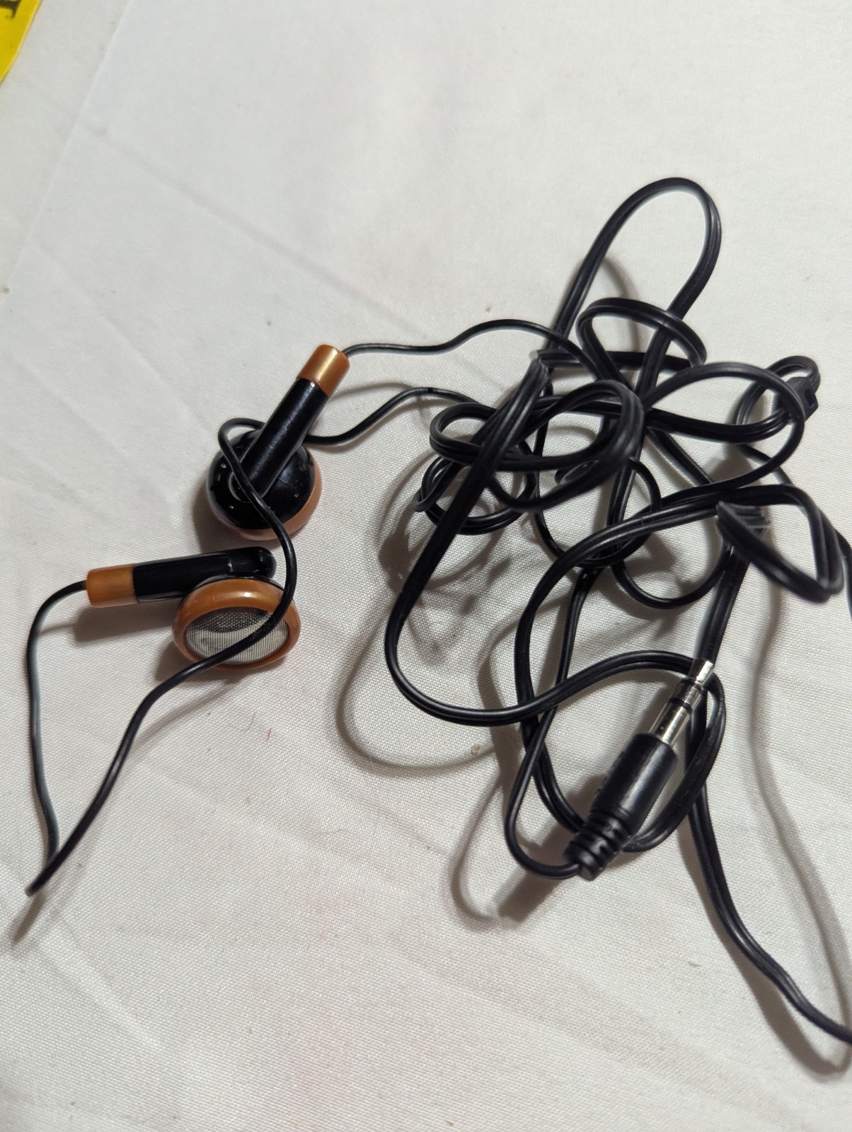 Bundle of 5 in ear earbuds headphones for Travel and Backup Free Shipping!!!