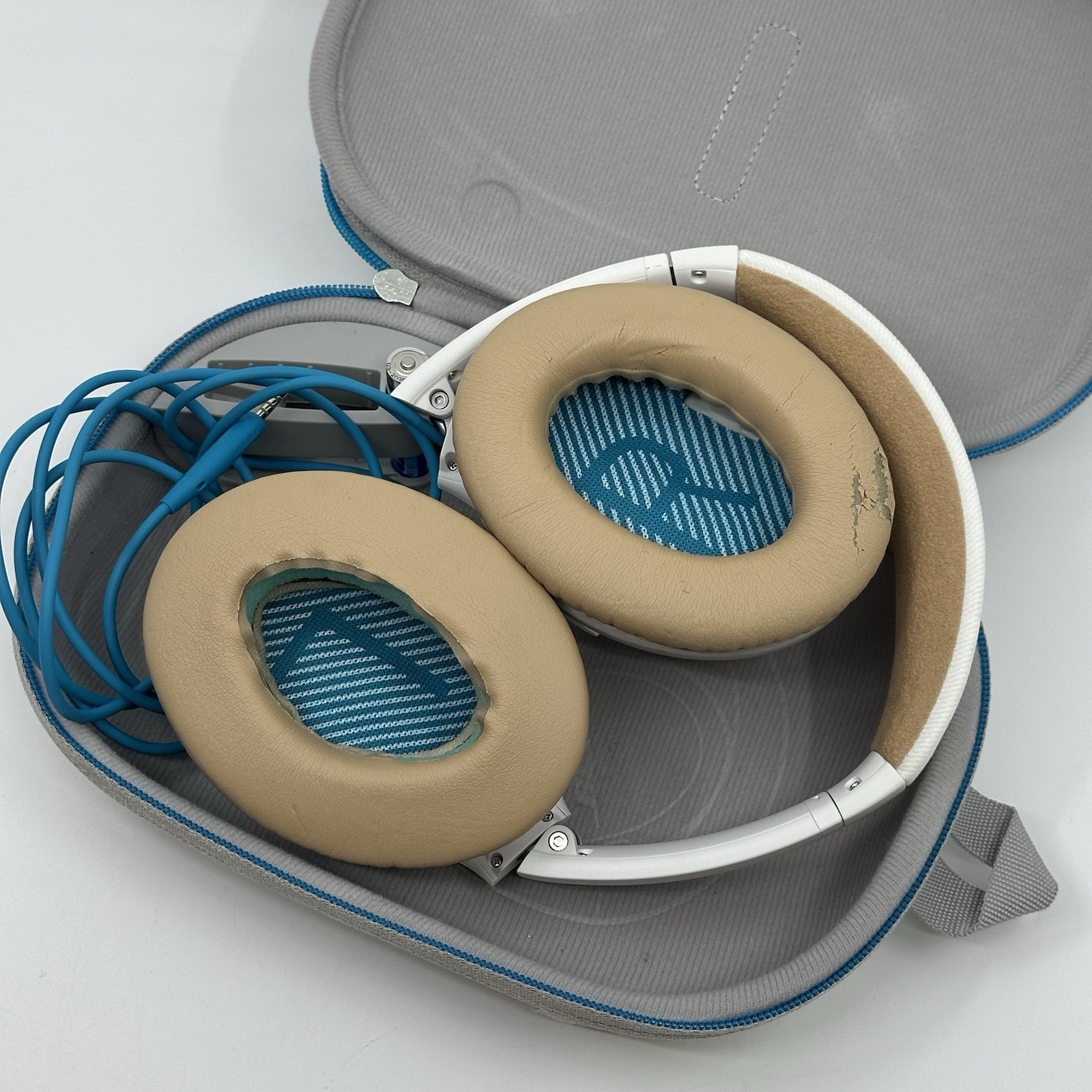 Bose QC25 QuietComfort Wired Noise Cancelling Headphones + Case – Works – White