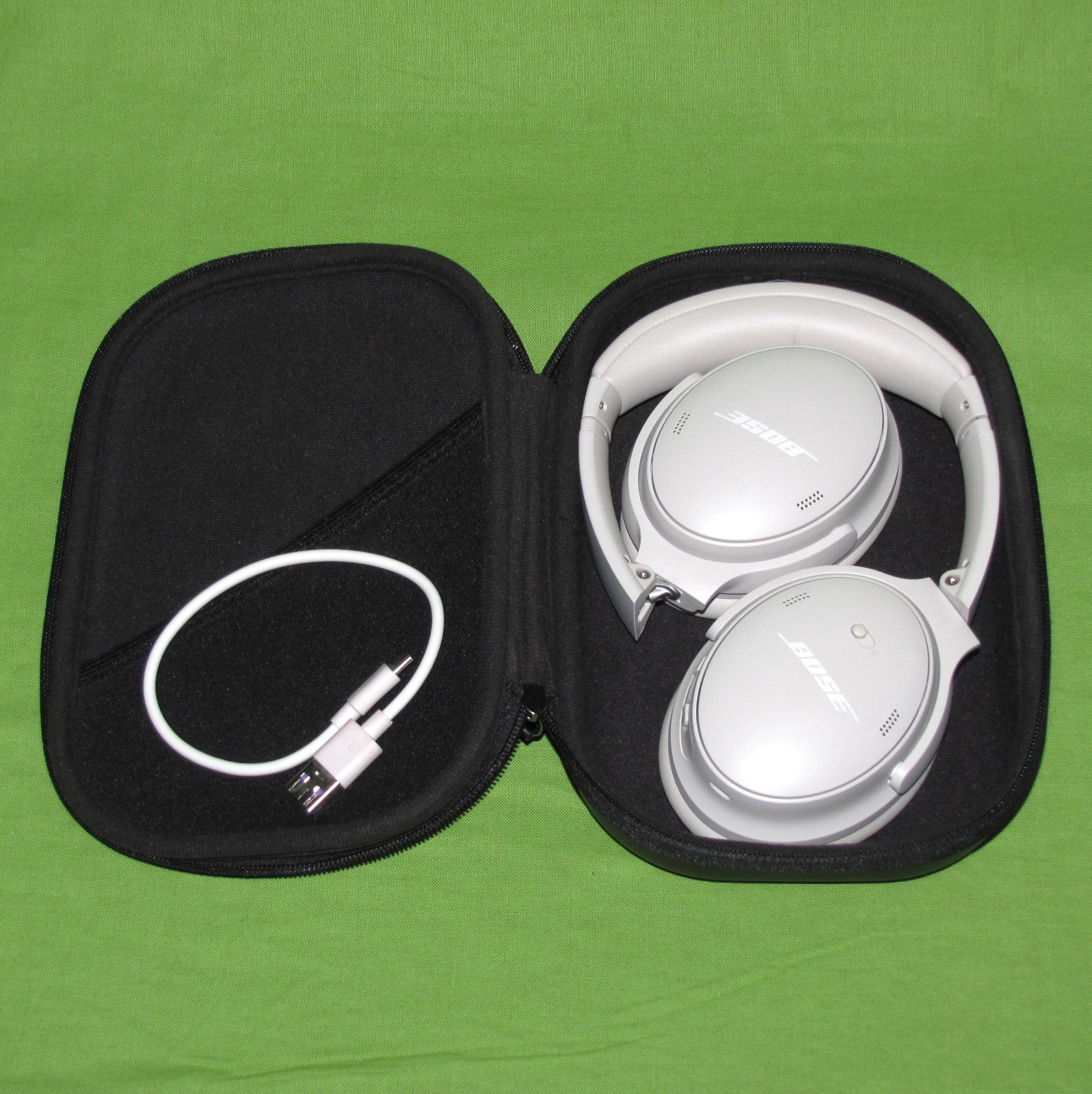 BOSE QuietComfort Wireless Bluetooth Noise Cancelling Headphones – White Smoke
