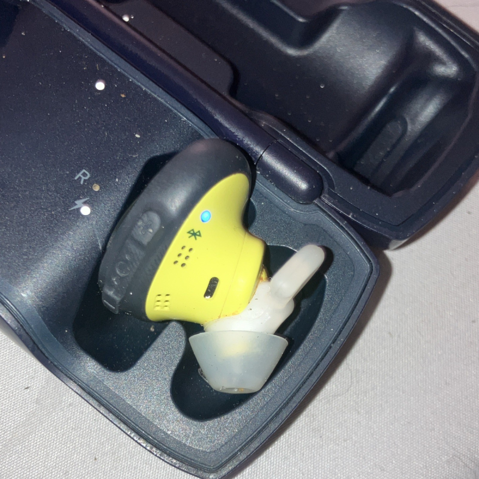 Bose Wireless Bluetooth In-Ear Earbud w/ Charging Case Black/Yellow