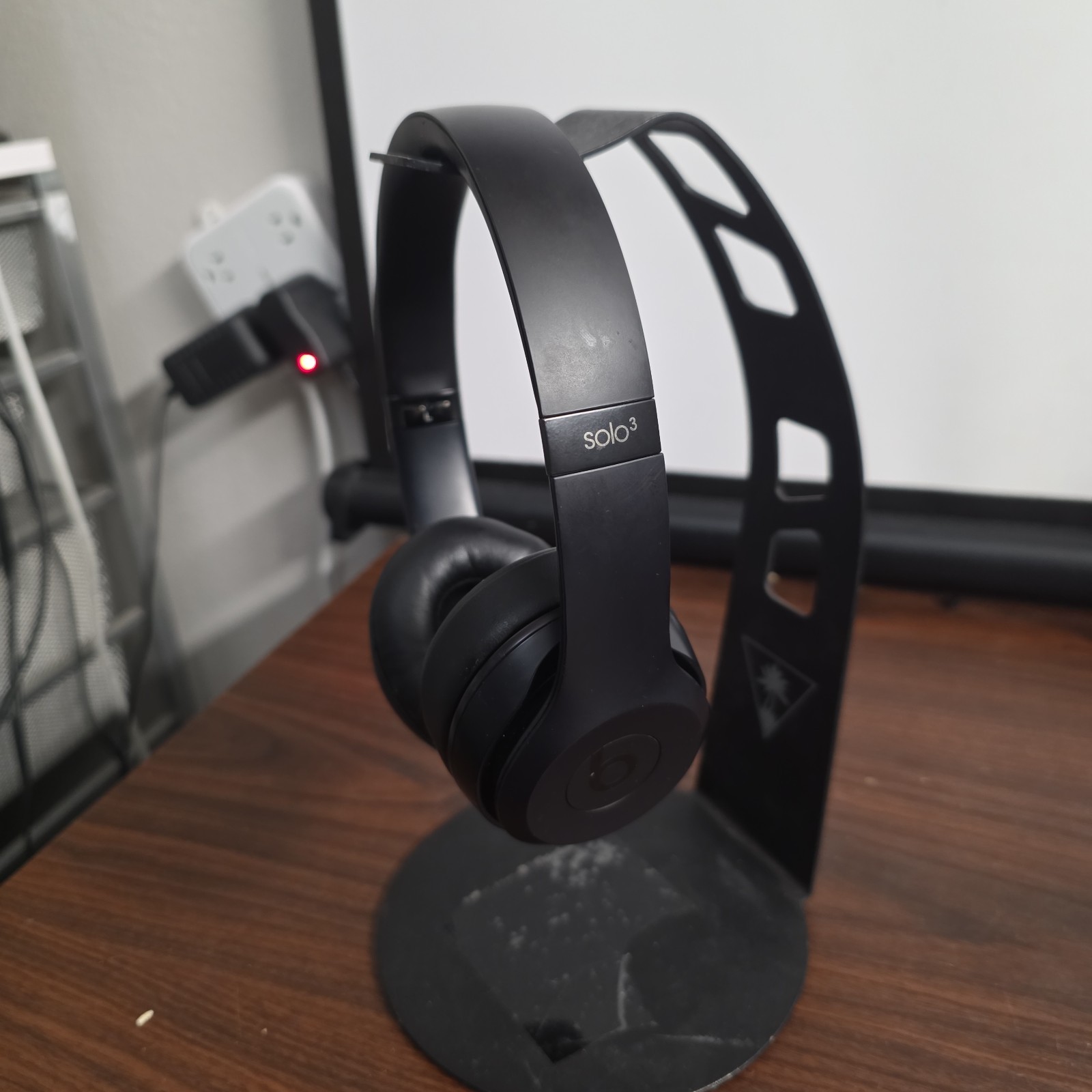 Beats by Dr. Dre Beats Solo 3 Wireless Bluetooth Headphones Gloss Black K
