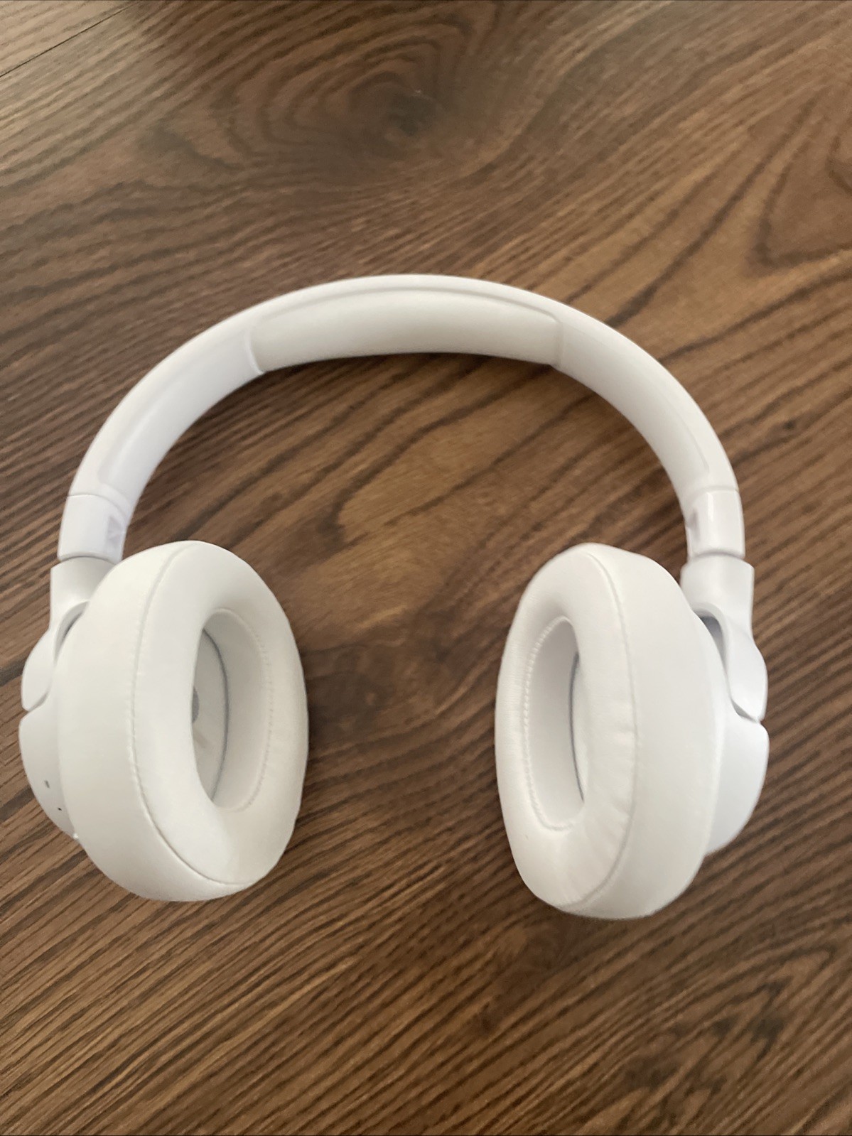 JBL Tune 770NC Over-ear Wireless Headphones – White