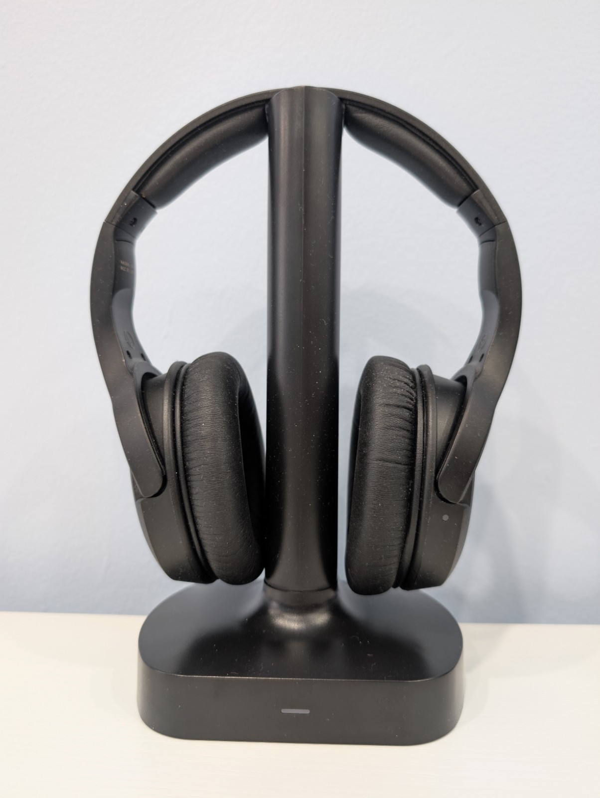 Brookstone Airphones Wireless TV Headphones BKH500 READ USB PORT ISSUE