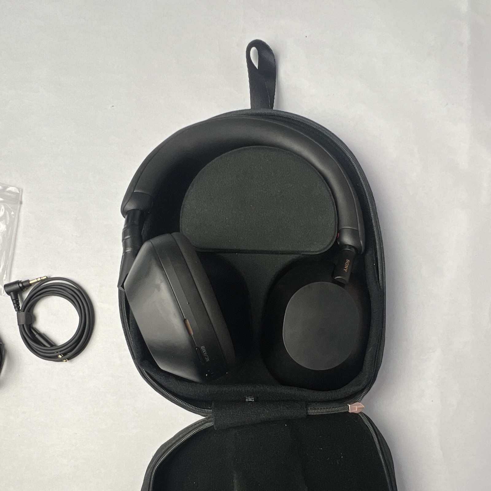 Sony WH-1000XM5 Black Over-Ear Bluetooth Headphones w/ Carrying Case