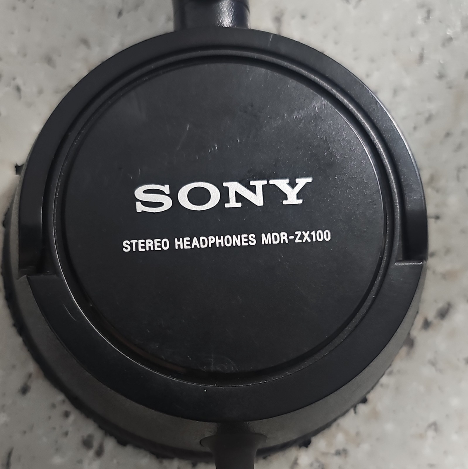 Sony MDR-ZX100 On-Ear Wired Headphones 3.5mm L-Shape Plug Adjustable Black