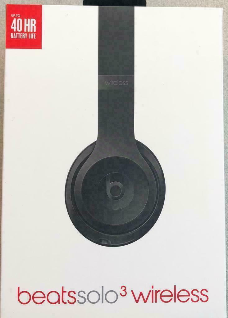 Beats by Dr. Dre Solo3 Wireless On the Ear Headphones – Gloss Black