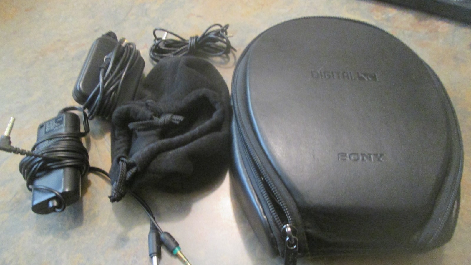 Sony MDR-NC500D Digital Noise Canceling Headphone (Black)