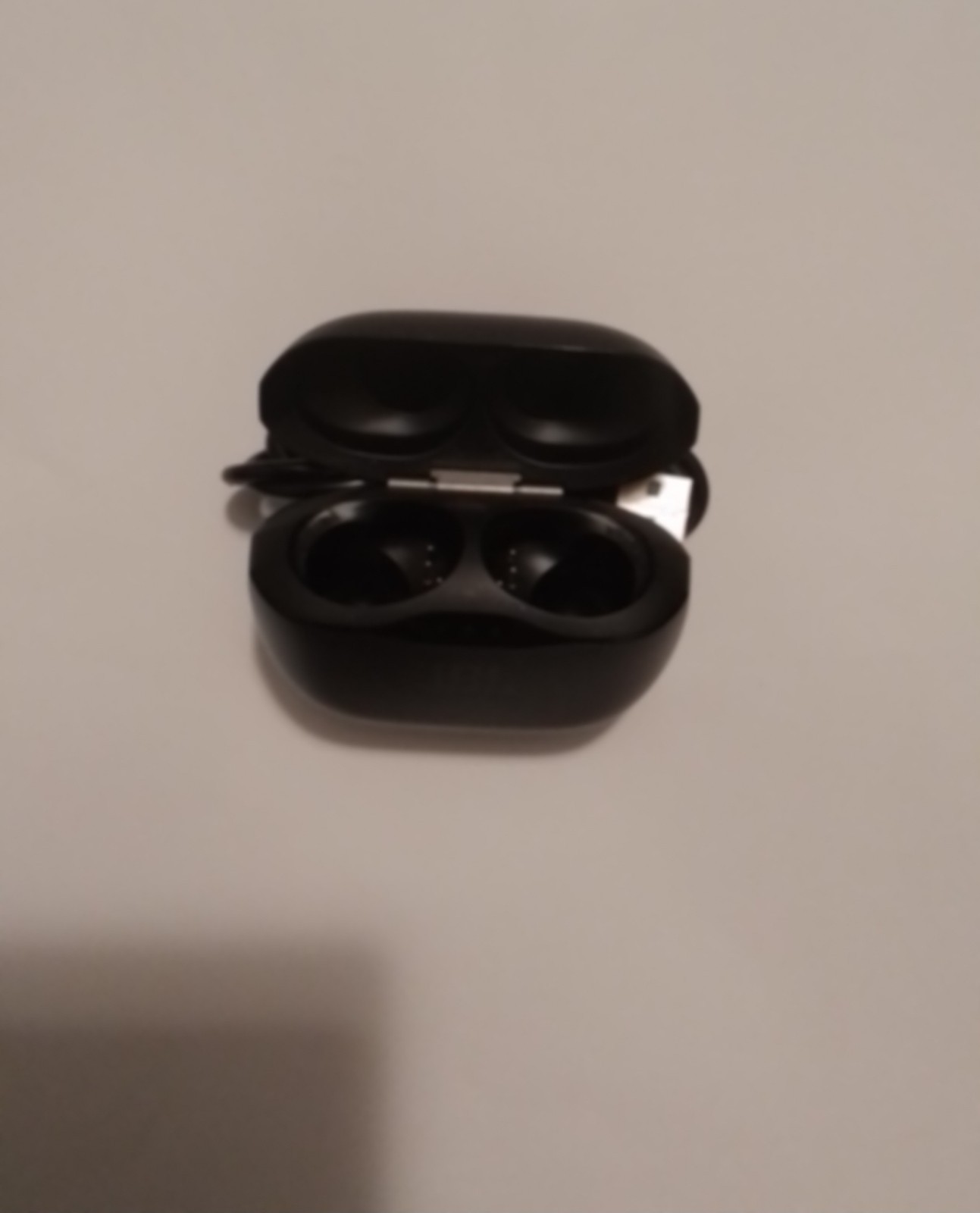 JBL Wireless Bluetooth Earbuds – Excellent Condition, Includes Charger, No Box