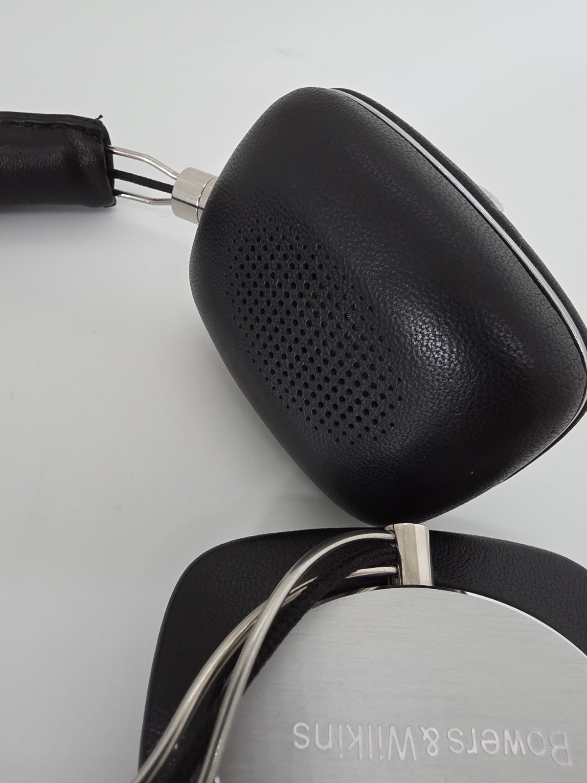 Bowers & Wilkins P5 Wired Headphones 3.5mm Audio + Adapter Premium Modern Sound
