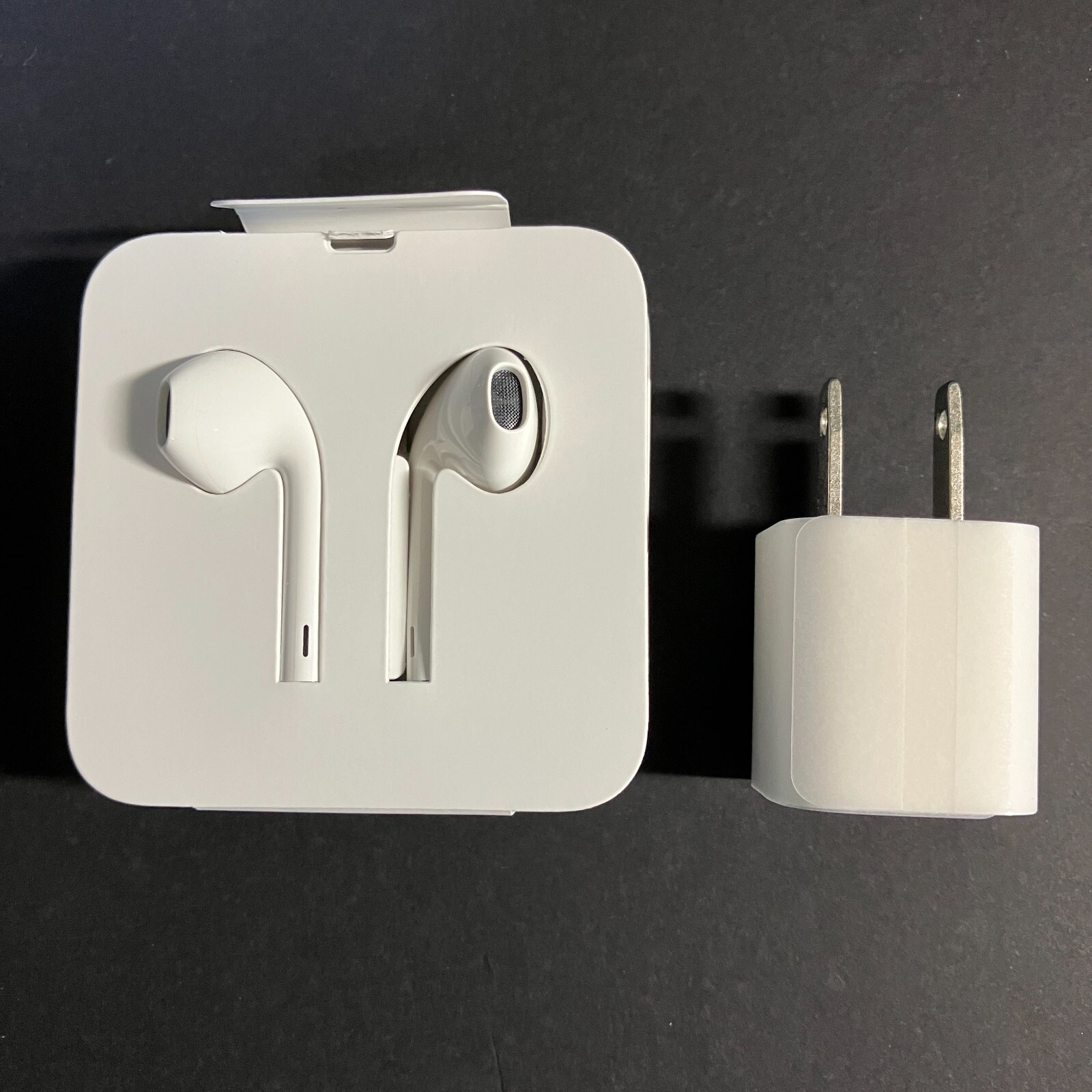 Apple EarPods Headphone Jack Adapter w/USB Charger & Empty Box for iPhone 8 Plus