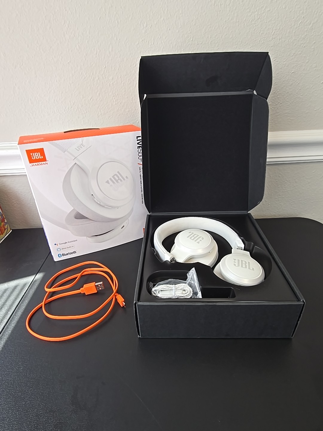 JBL LIVE 500BT Wireless Bluetooth Over-Ear Headphones with Built-in Microphone