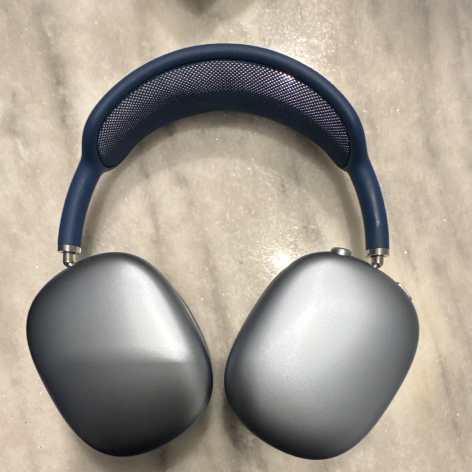 Apple AirPods Max Wireless Over-Ear Headphones Blue Adjustable Headband