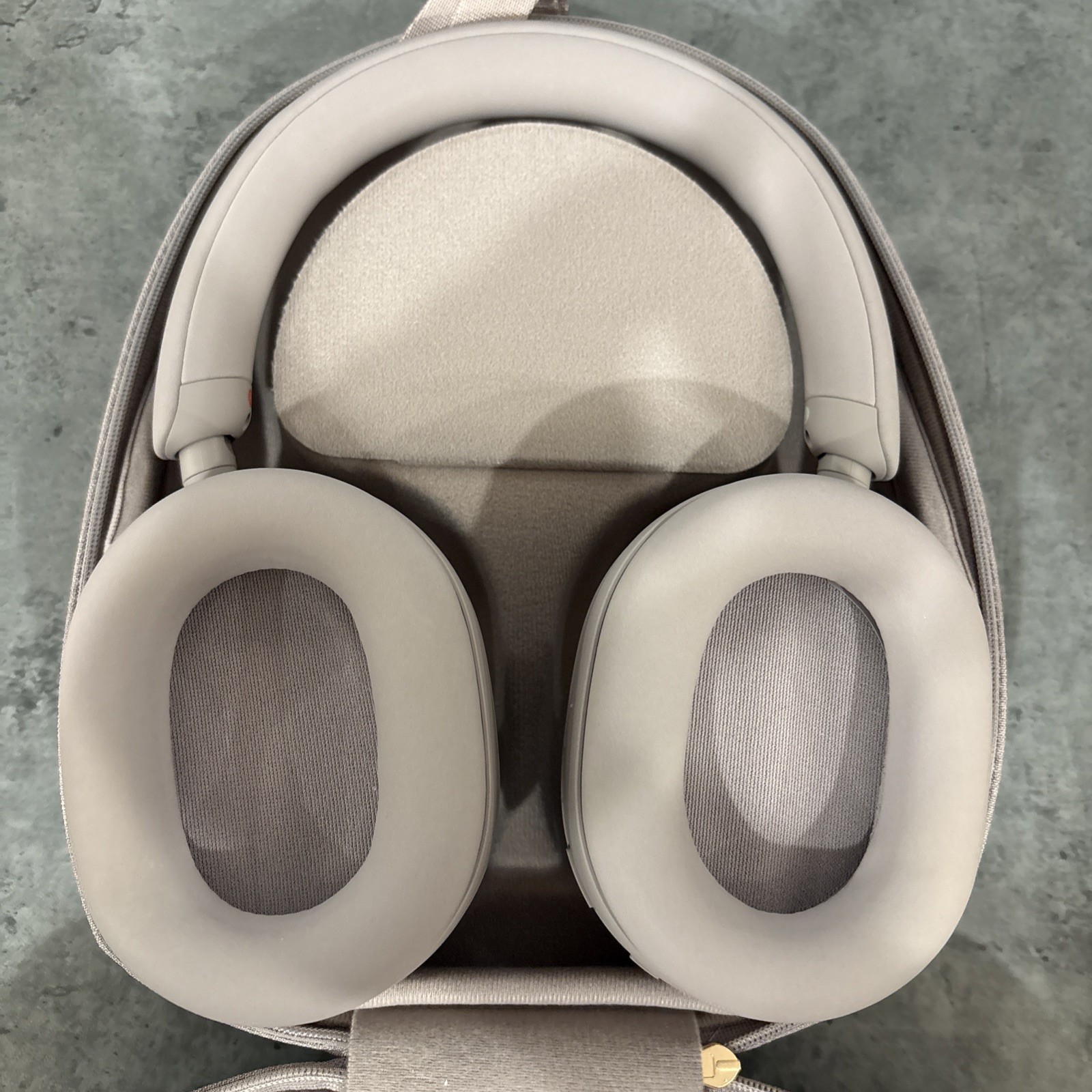 Sony WH-1000XM5 Wireless Noise Cancelling Over-the-Ear Headphones Smoky Pink
