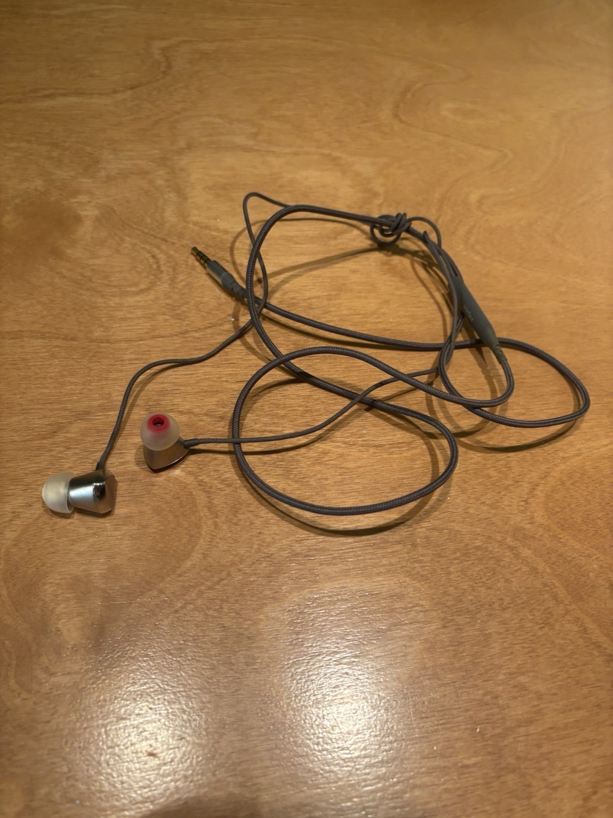 Moshi Vortex In-Ear Headphones – Silver – Wired 3.5mm Earbuds