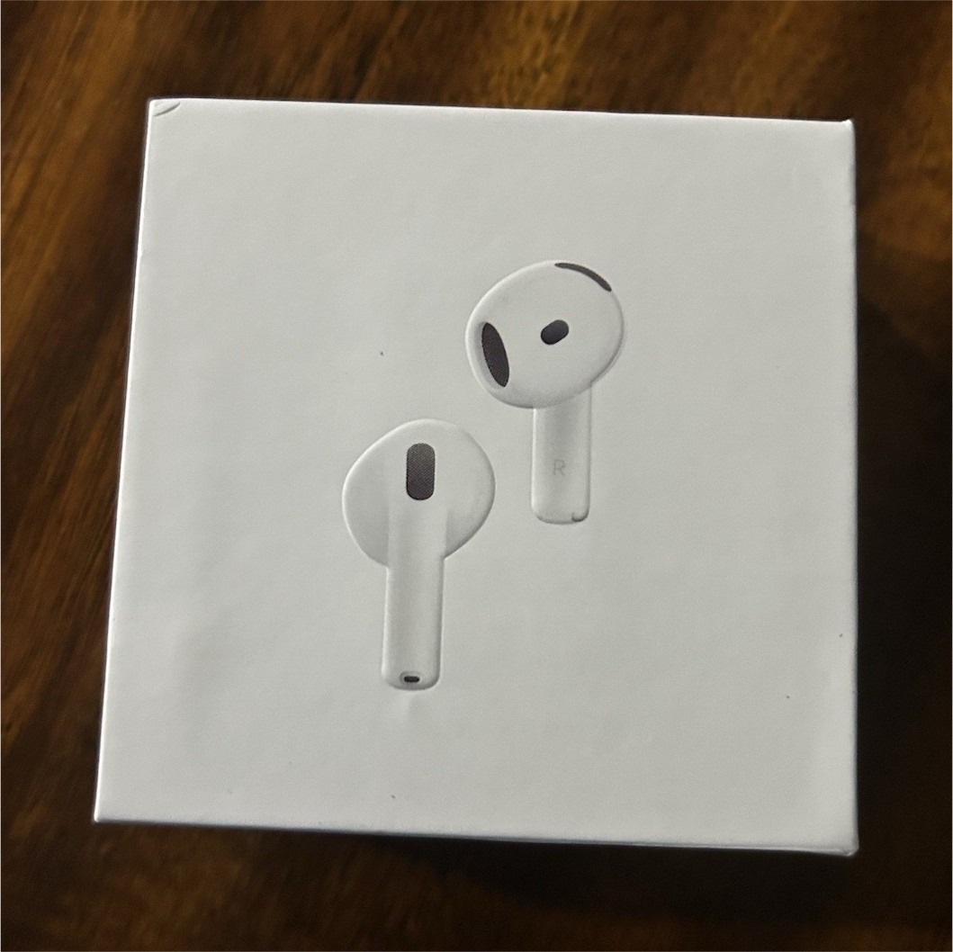 Apple AirPods Wireless Bluetooth In-Ear Earbuds White Built-In Mic 2020s