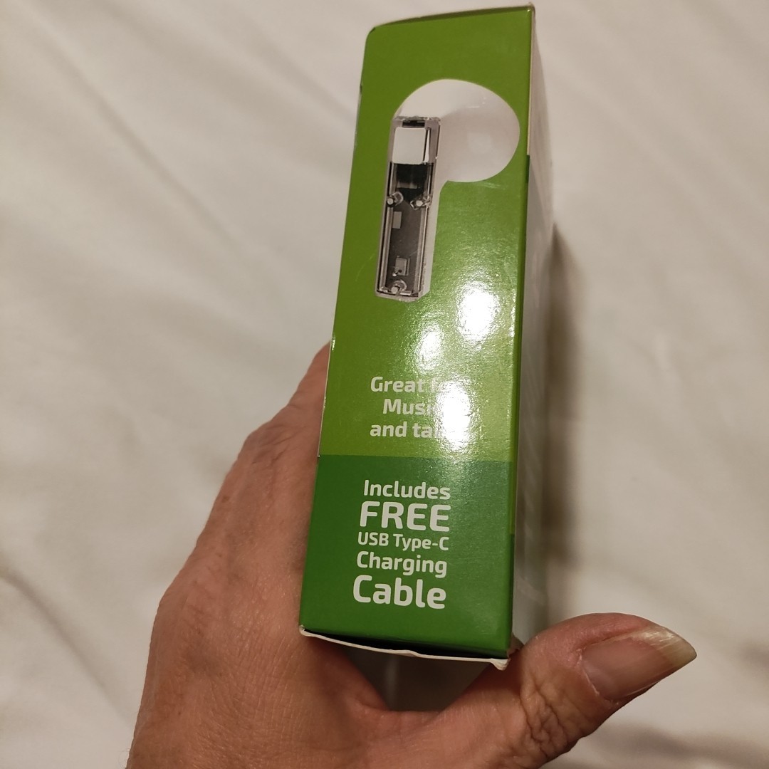 Gadget Gear Ear Pods new In Box Works With Any Wireless Device