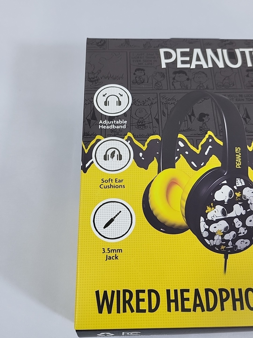 Peanuts New 2025 Snoopy Wired Headphones 3.5mm Headphone Jack Black/Yellow
