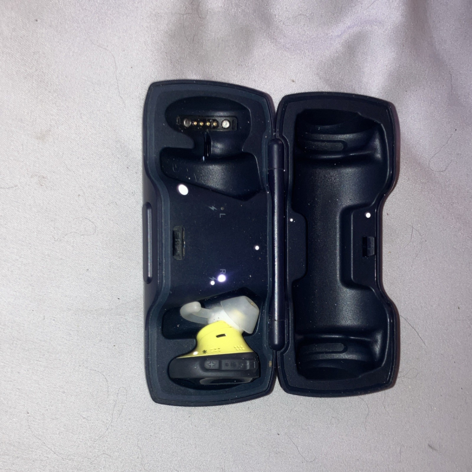 Bose Wireless Bluetooth In-Ear Earbud w/ Charging Case Black/Yellow