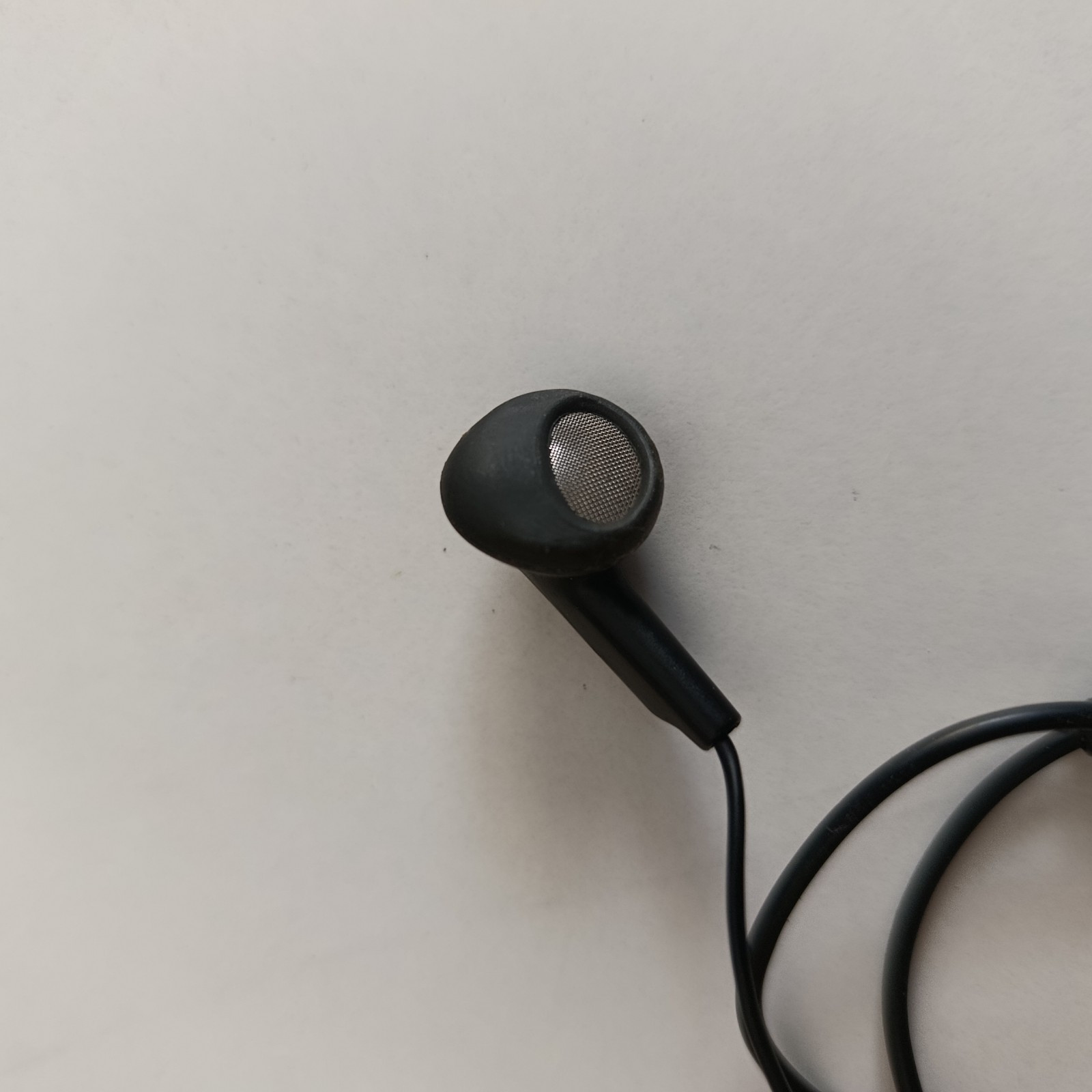 Sony MDR-E535 2.5 mm plug in Earphones Black for Sony MD/CD/Cassette Remote