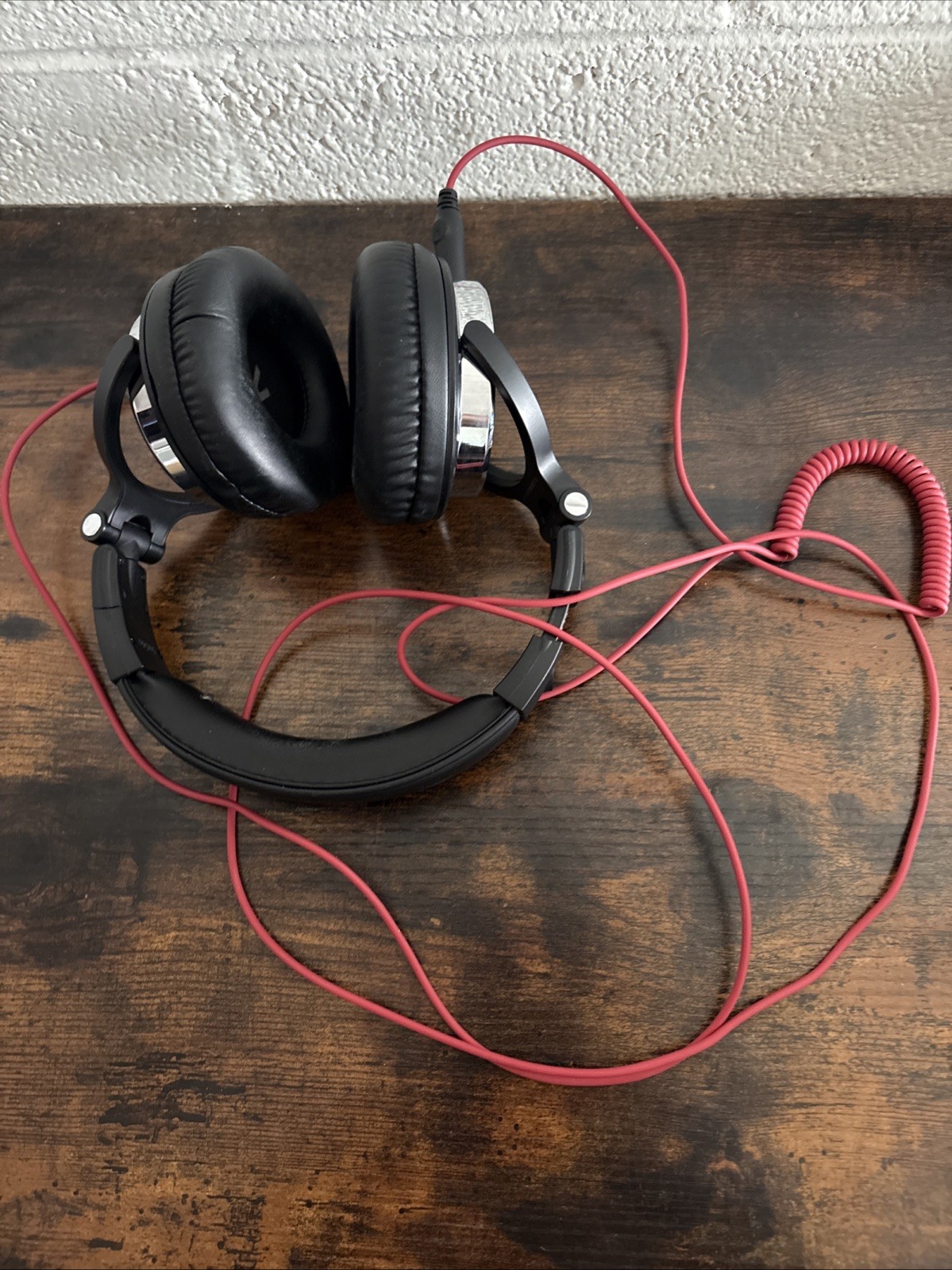 OneOdio Wired DJ Style Over-Ear Headphones – Chrome/Black with Red Coiled Cable