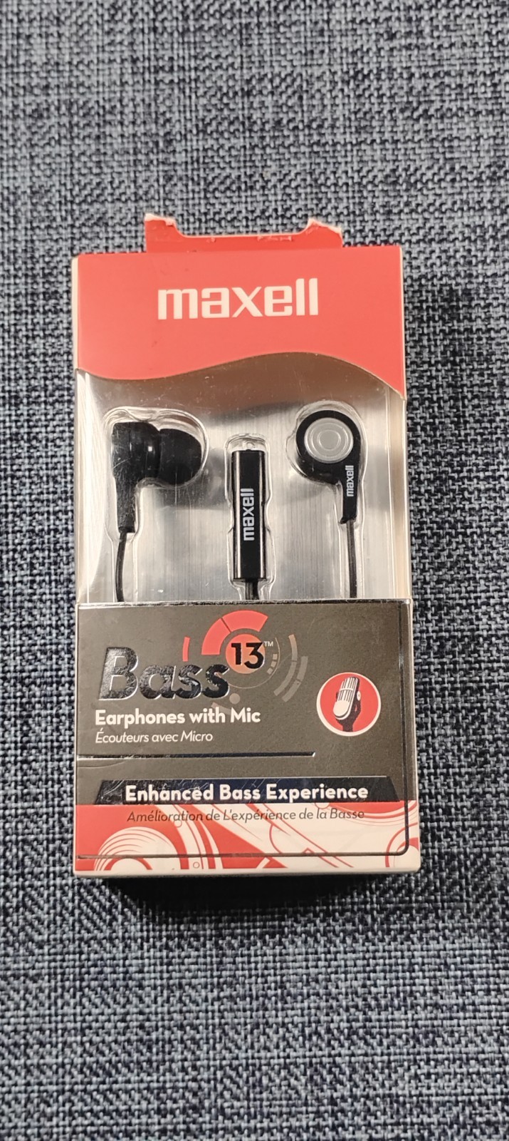 Maxell Bass 13 – Earbuds with Mic. Bass Noise Isolation + 2x Jelleez (BLACK) Lot