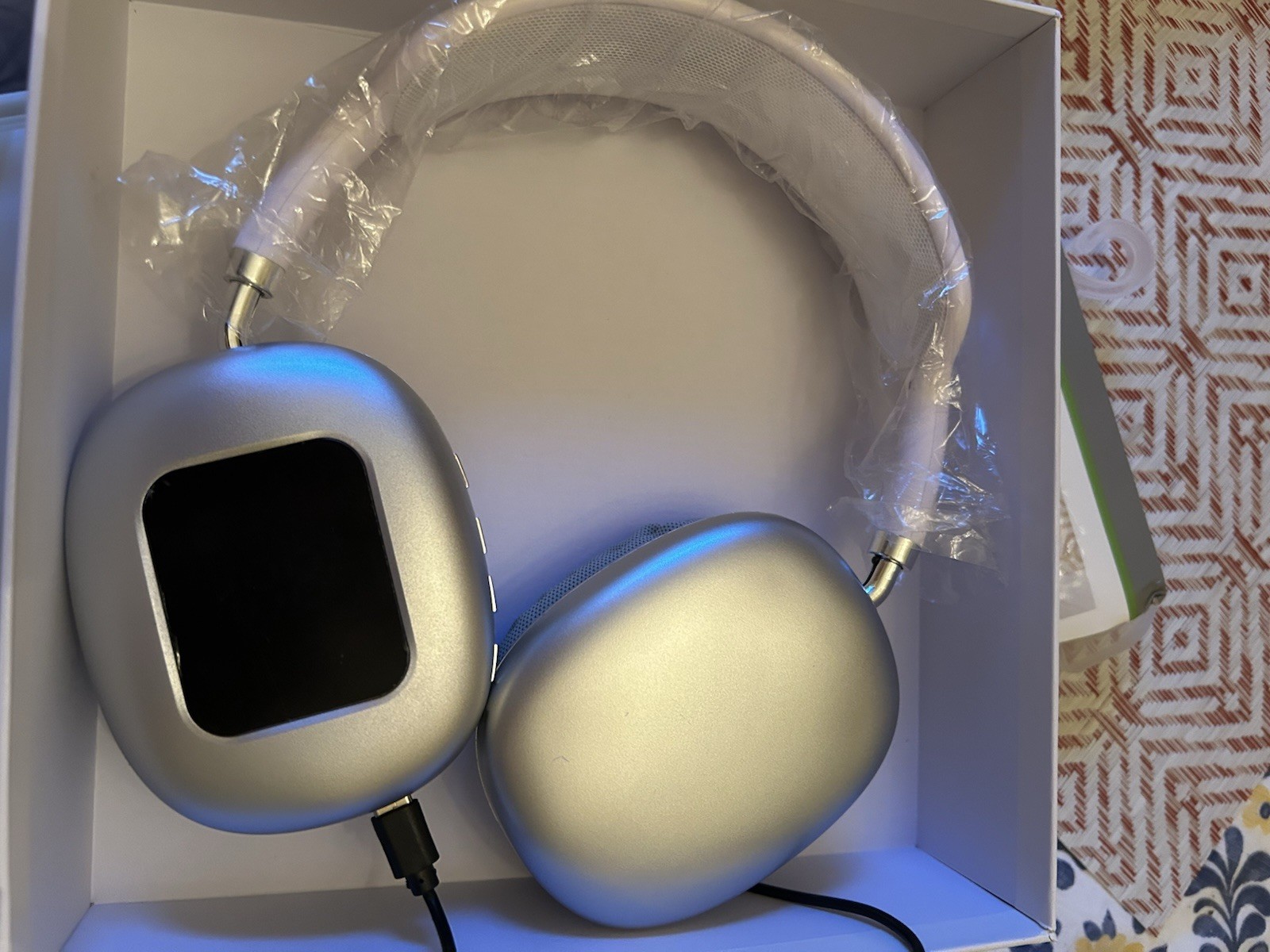 P-Max300 COOL.Art Wireless Bluetooth Headphones Touchscreen Display