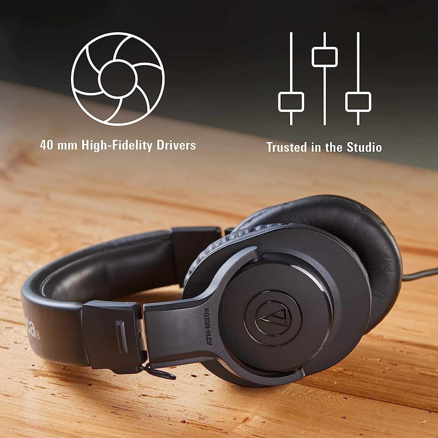 Black Studio Monitor Headphones – Excellent Sound Isolation in Loud Environments