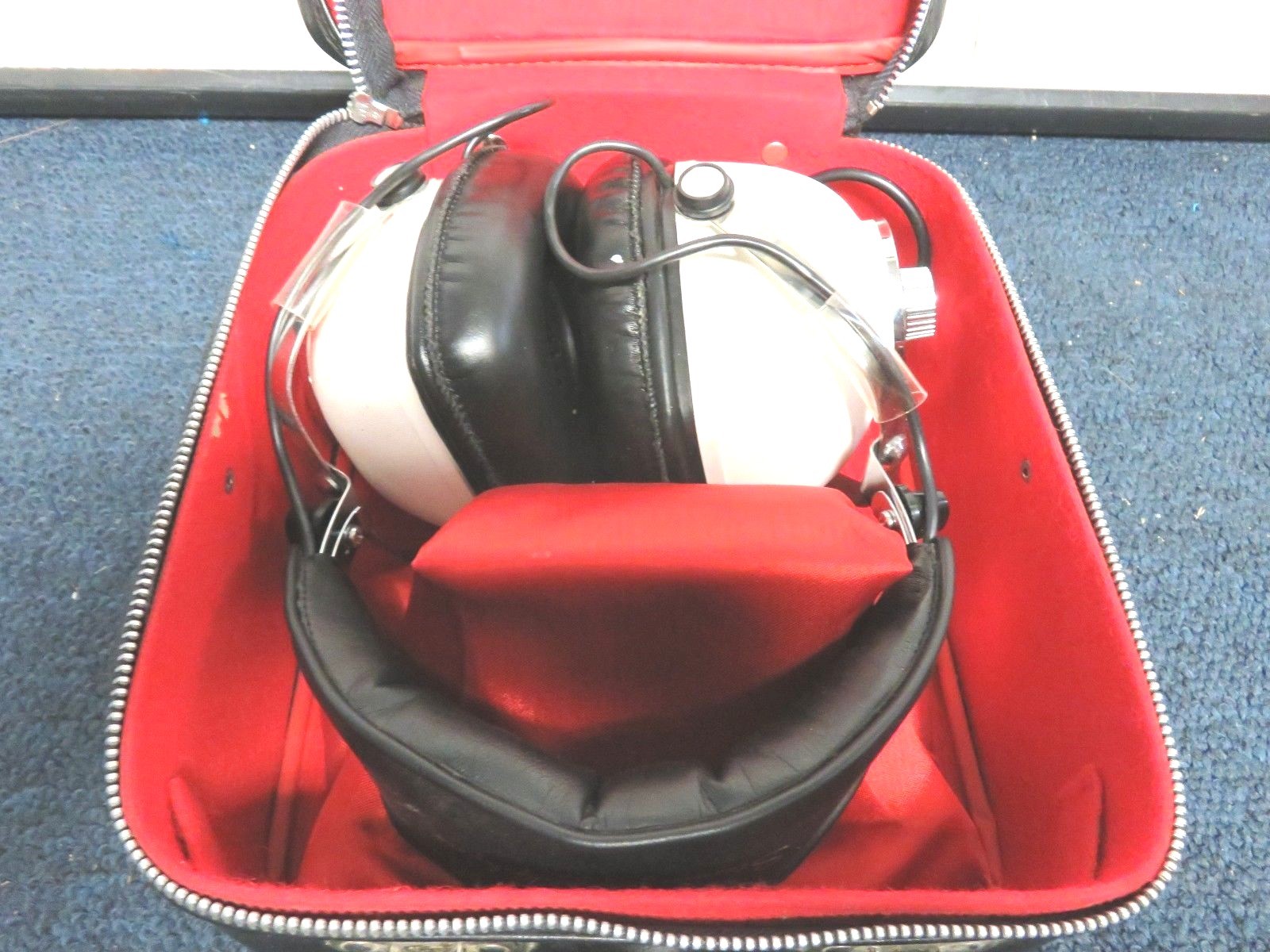 Lykes SHP 500 Stereo Headphones- White
