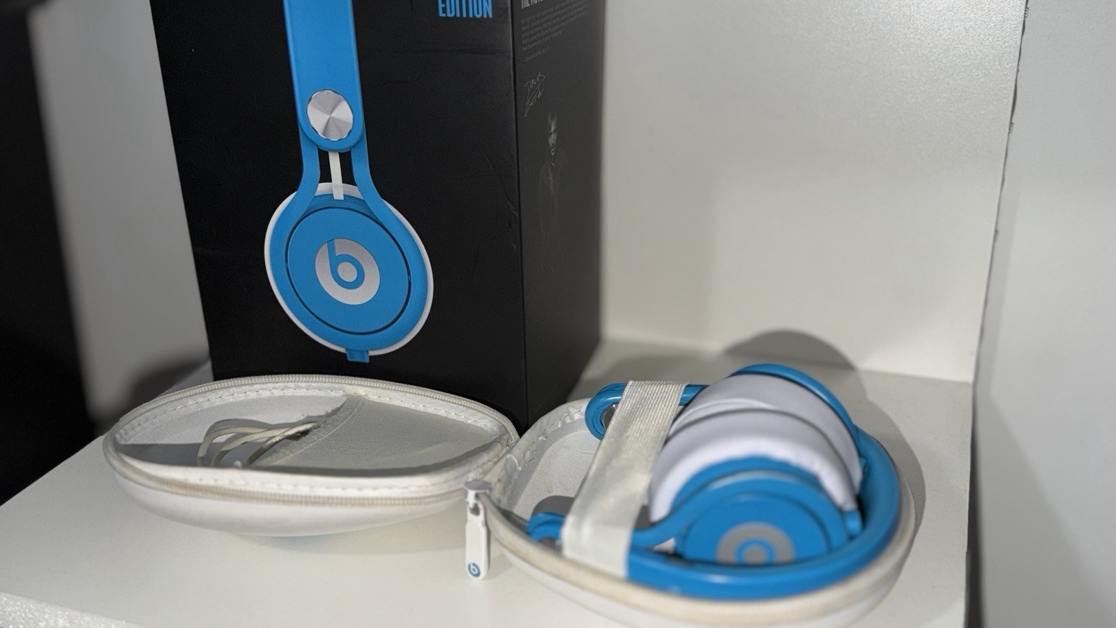 Beats Mixr Wired Headphones David Guetta Limited Edition Blue & White w/ Case