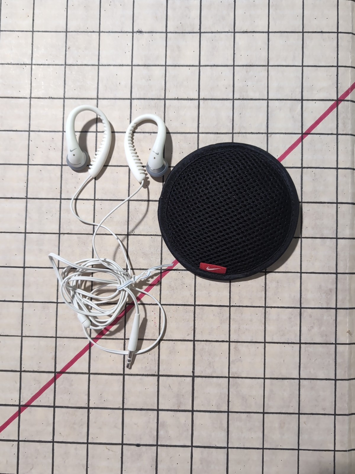 NIKE FLOW SPORT HEADPHONES SWEAT RESISTANT W/ POUCH