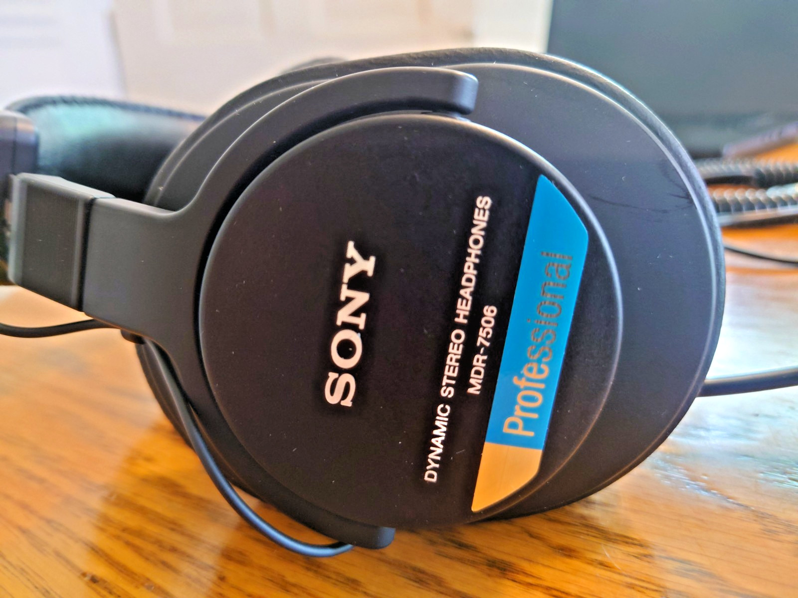 Sony MDR-7506 Sound Monitor Headphones (Black)