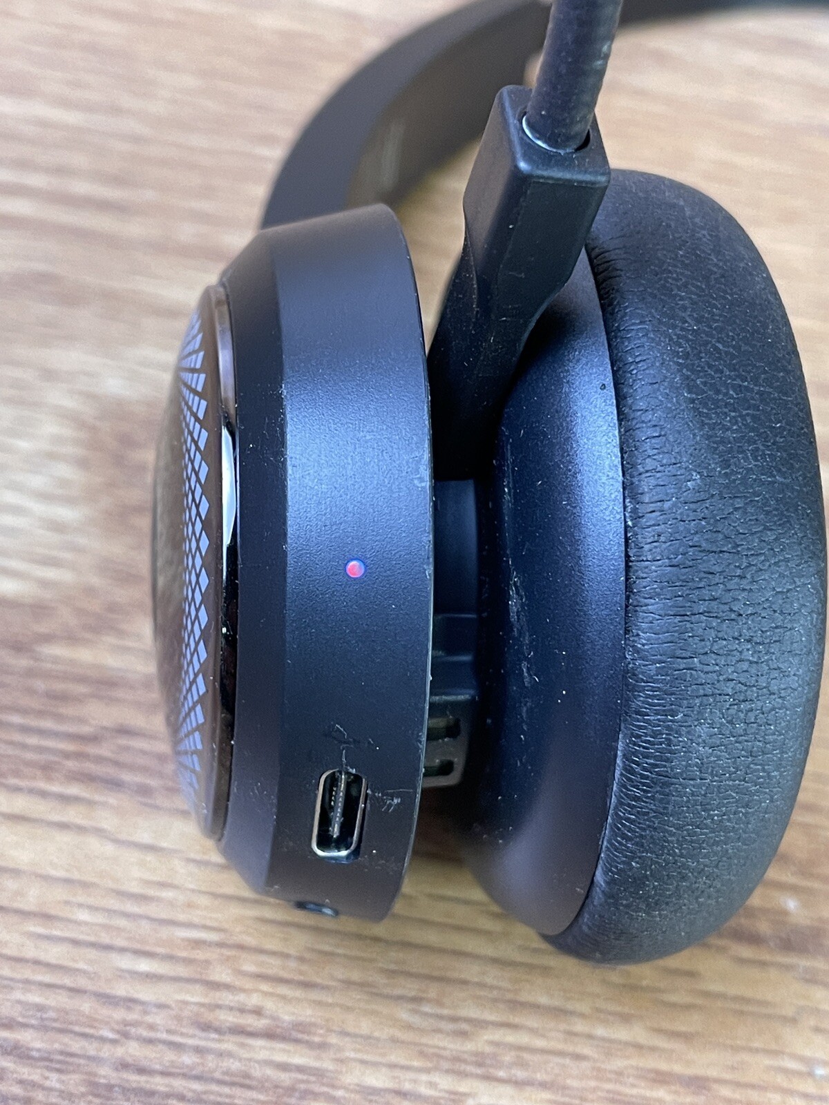 Levn LE-HS010 Superior Black Noise Canceling Bluetooth V5.0 Headset Used