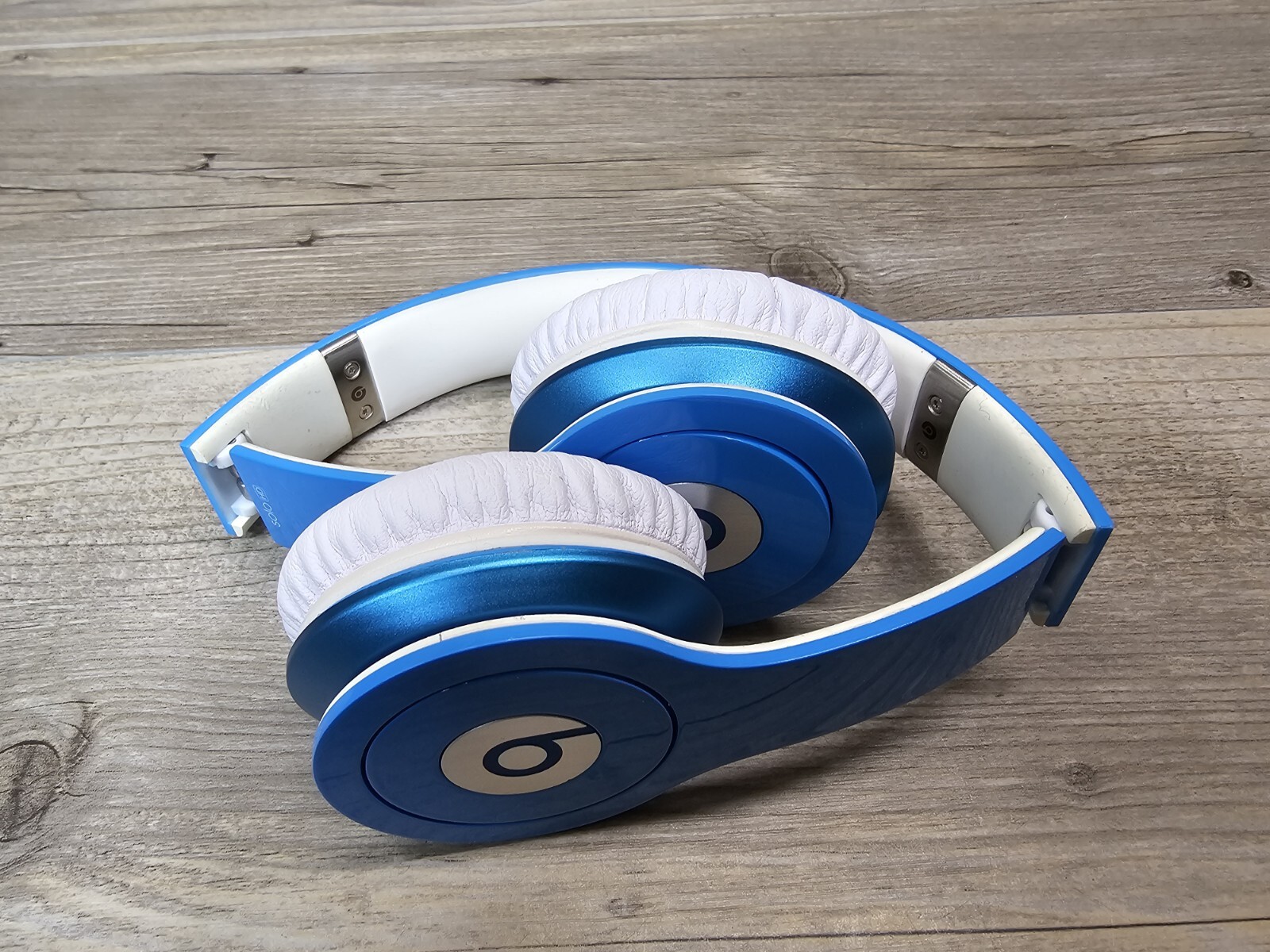 Beats By Dr. Dre Headphone Solo HD White & Light Ice Blue Wired foldable