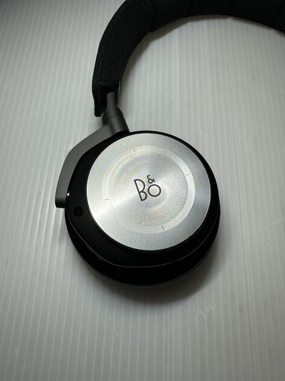 Bang & Olufsen Beoplay H9 Over the Ear Wireless Headphones – Gray/Black Matte