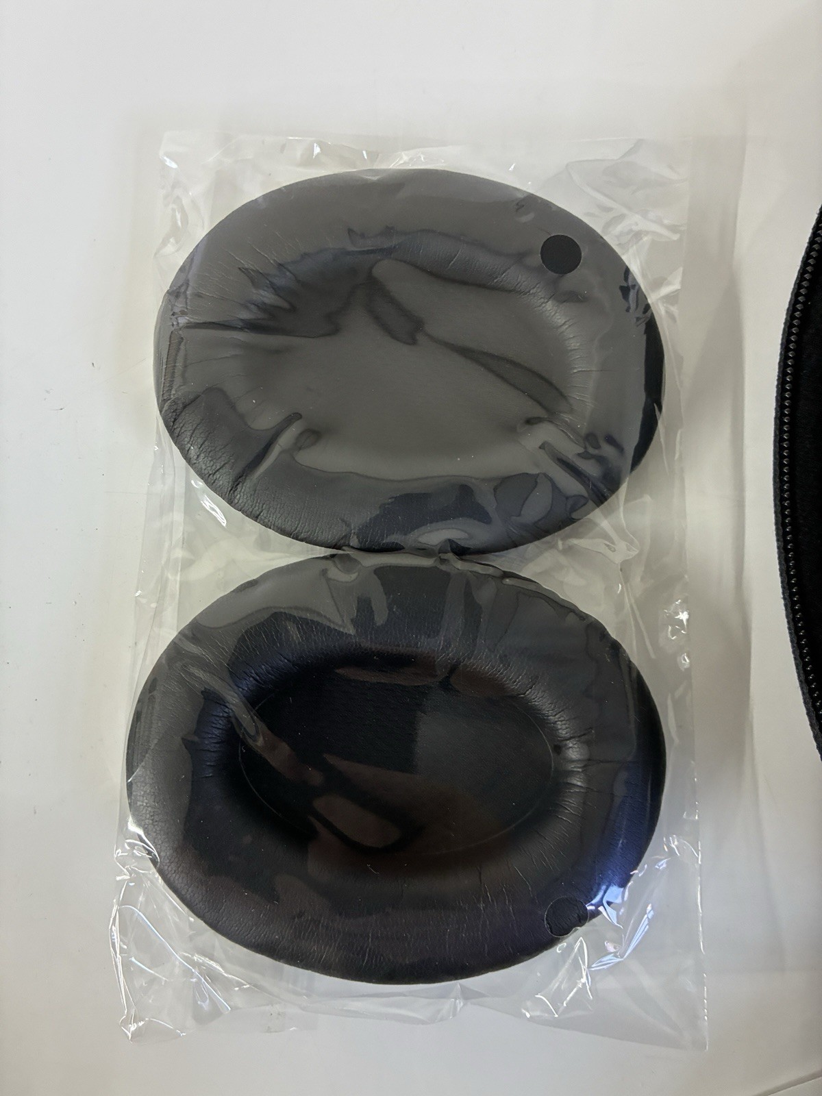 Bose QC15 Quiet Comfort Headphones Black And Silver Plus Extra Ear Pads With Box