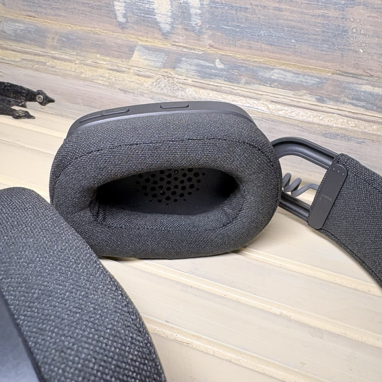 Logitech Zone Vibe 125 Bluetooth Headphones With Foldable Microphone EUC