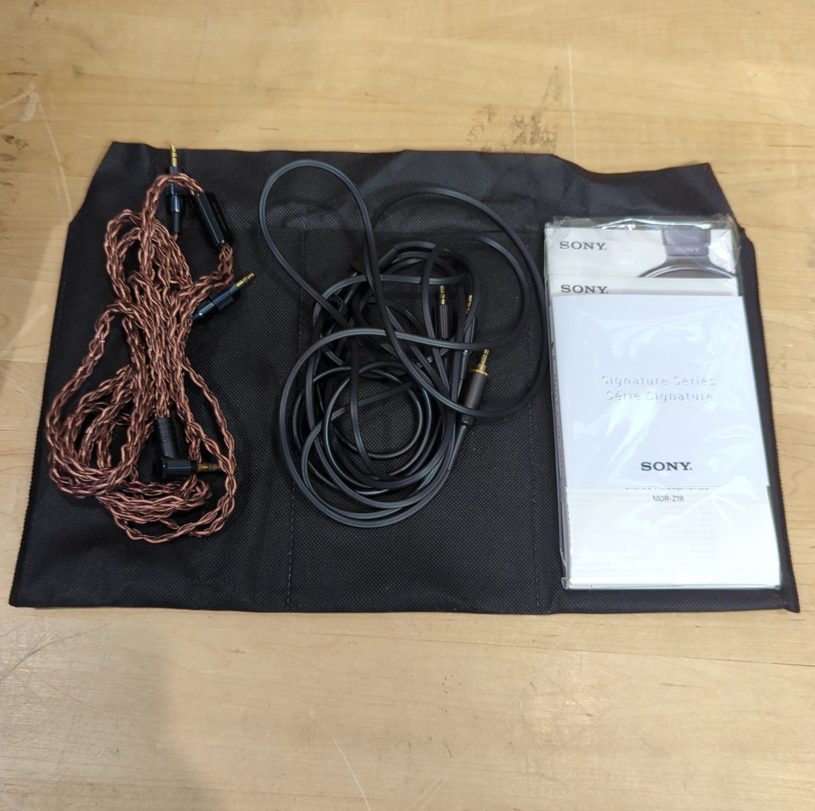 Sony MDR-Z1R Premium Hi-Res Closed-Back Over-Ear Headphones + Box & Accessories