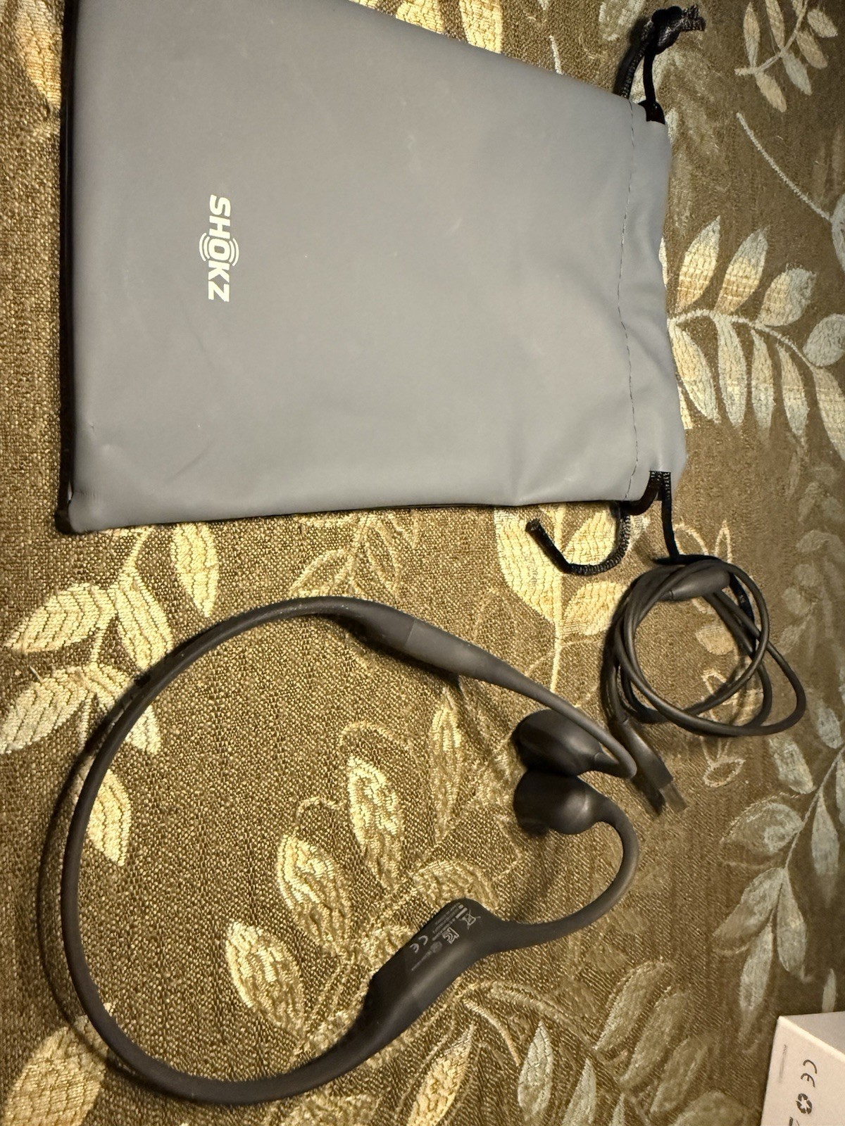 Women’s Aeropex Aftershokx Wireless Bone Conduction Headphones