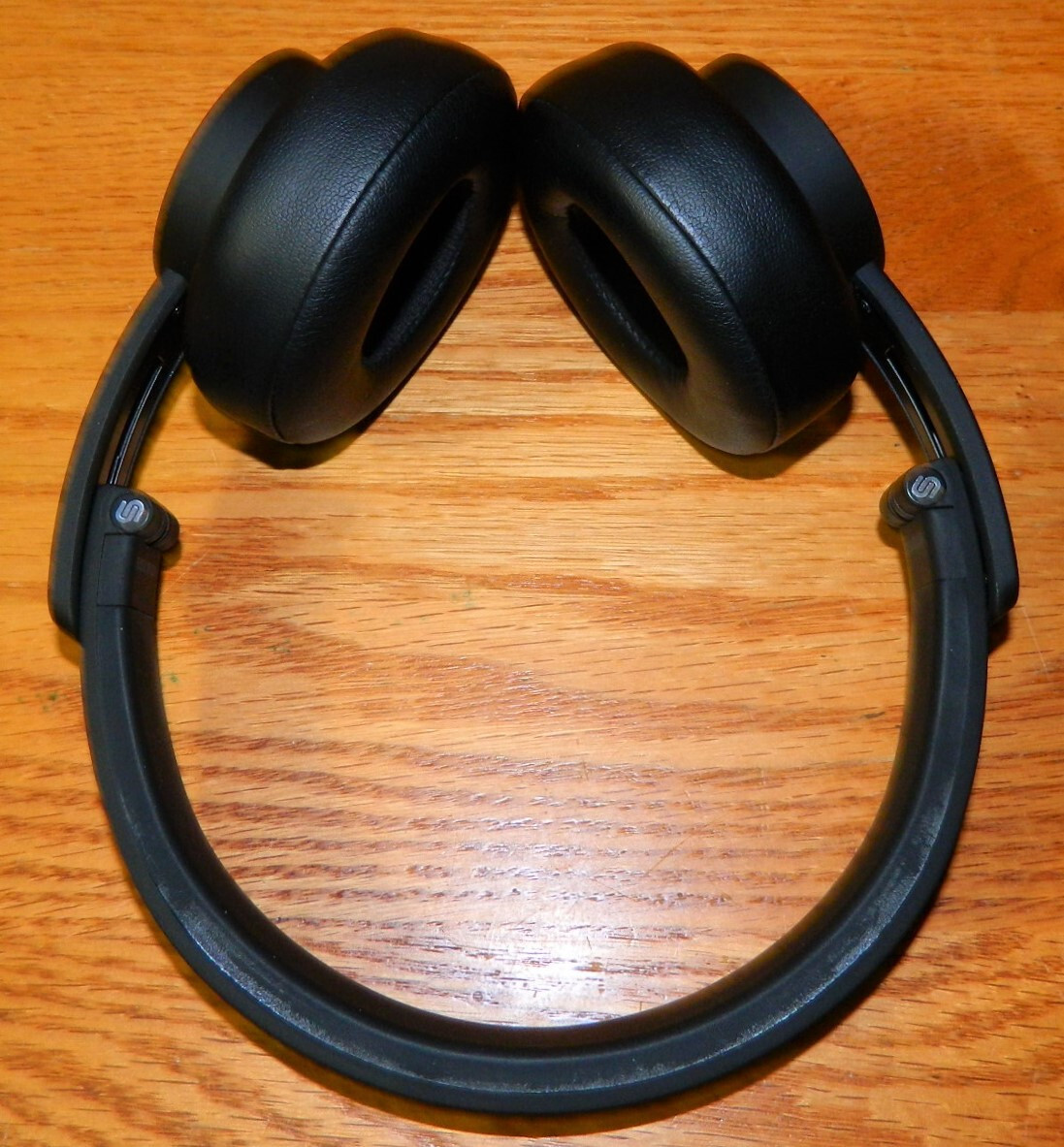 Urbanista Headphones Wireless Bluetooth Black w/ USB Cable, Fabric Case Works